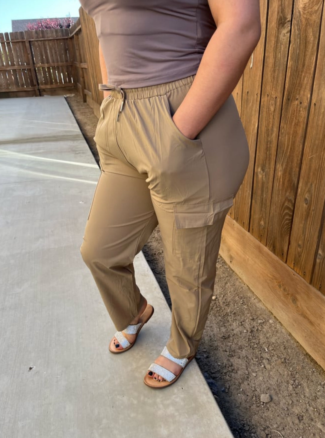 Tan cargo pants (High waist)